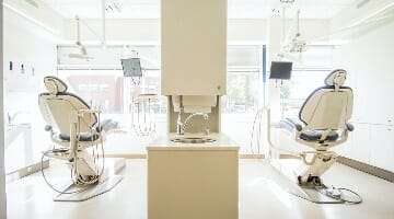Guest Post: Why Chat Is A Better Way for Dentists to Increase Patient Bookings
