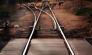 choosing-direction-train-rails