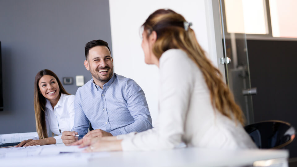 Outsourced vs in-house live chat - the pros and cons