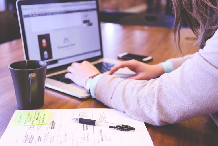 The Basics: What is reactive and proactive live chat?